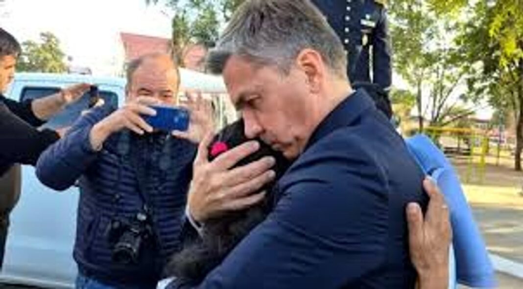 Madre de Axel González hablando con el gobernador Leandro Zdero en Fontana