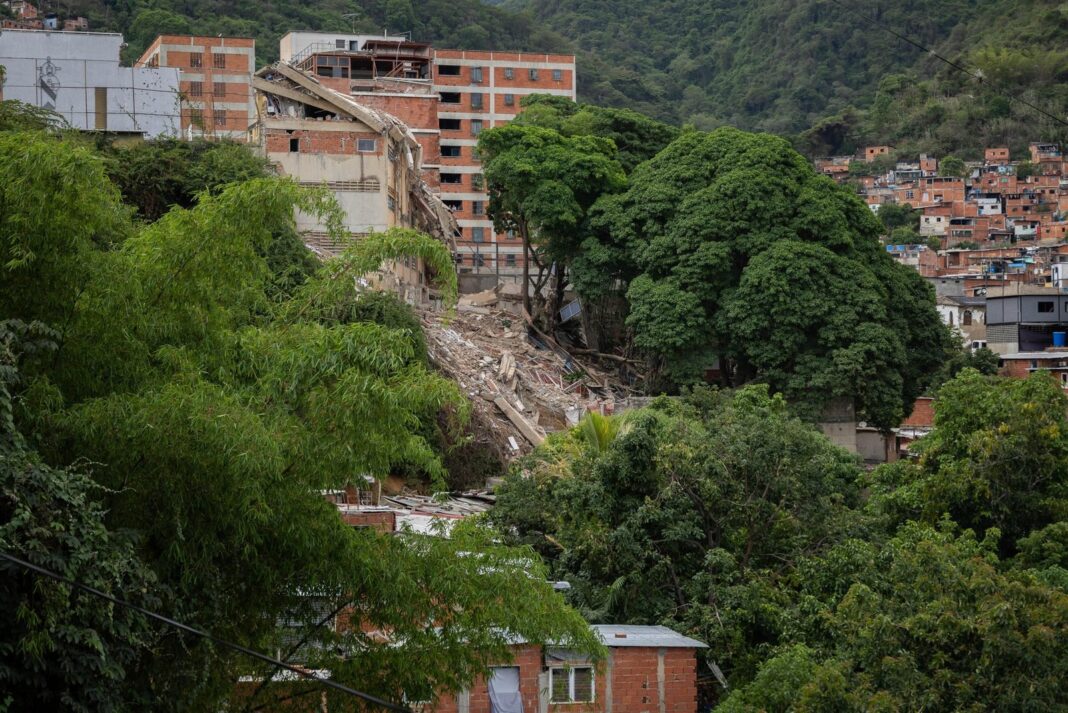Escombros del Colegio Agustiniano San Judas Tadeo en La Pastora, Caracas, tras colapso parcial