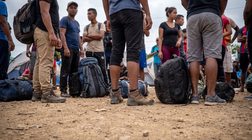 Personas retornadas en jornada de registro en San Salvador Este