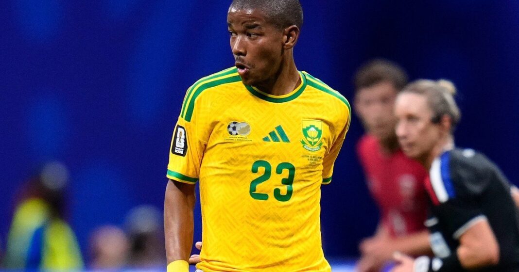 Jayden Adams en partido con la selección sudafricana