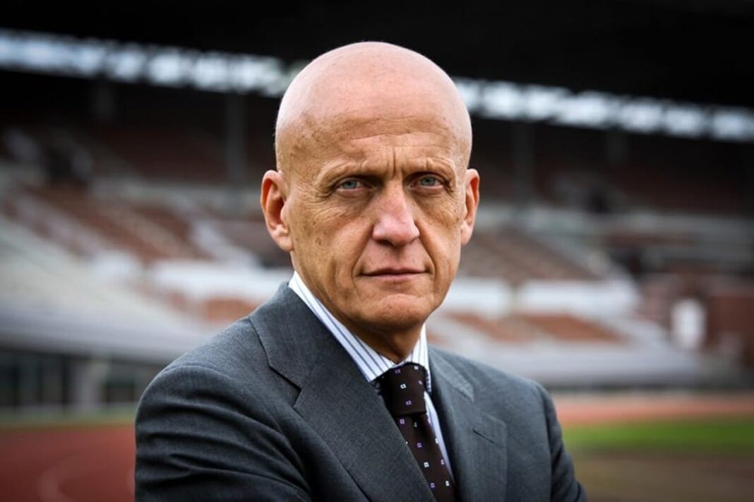 Pierluigi Collina en conferencia de prensa