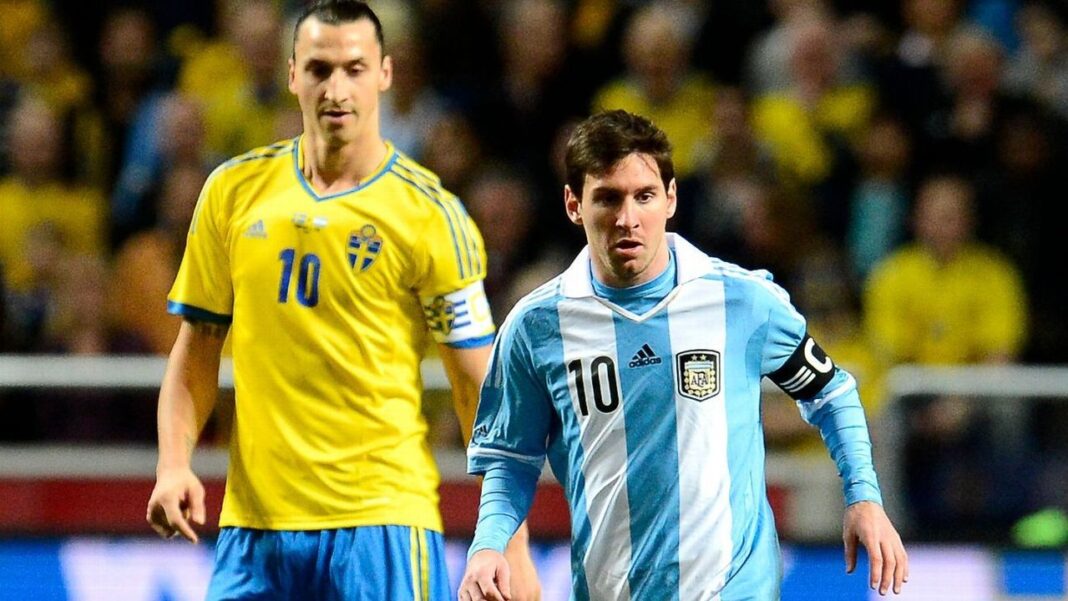 Zlatan Ibrahimovic y Lionel Messi en un partido de fútbol