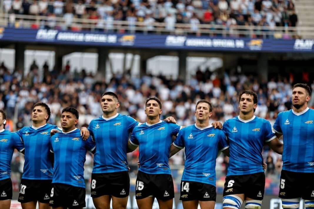 Jugadores de Los Pumas durante el partido contra Inglaterra en el Estadio Único Madre de Ciudades