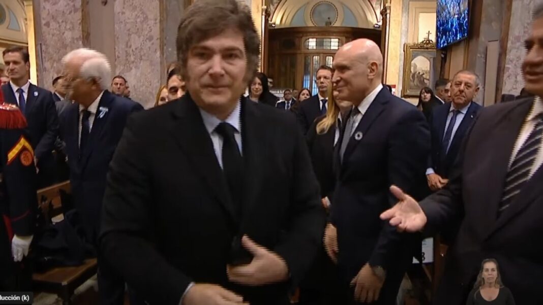 Javier Milei y Jorge Macri se saludan en el Tedeum en la Catedral Metropolitana