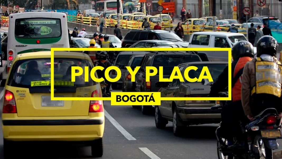 Tráfico vehicular en Bogotá con señal de Pico y Placa