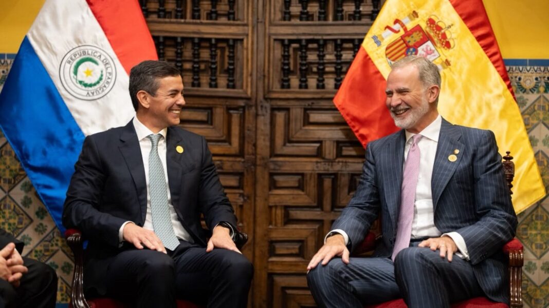 Santiago Peña y Felipe VI durante reunión bilateral en Lima