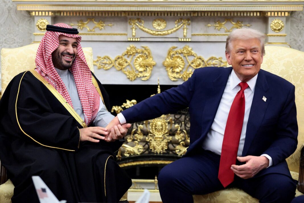 Fotografía del presidente Donald Trump y el príncipe heredero Mohammed bin Salman en una reunión bilateral