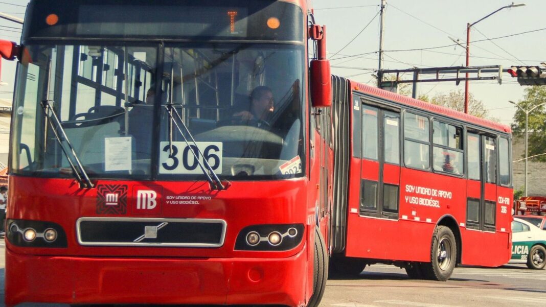 Autobús del Metrobús de la Ciudad de México