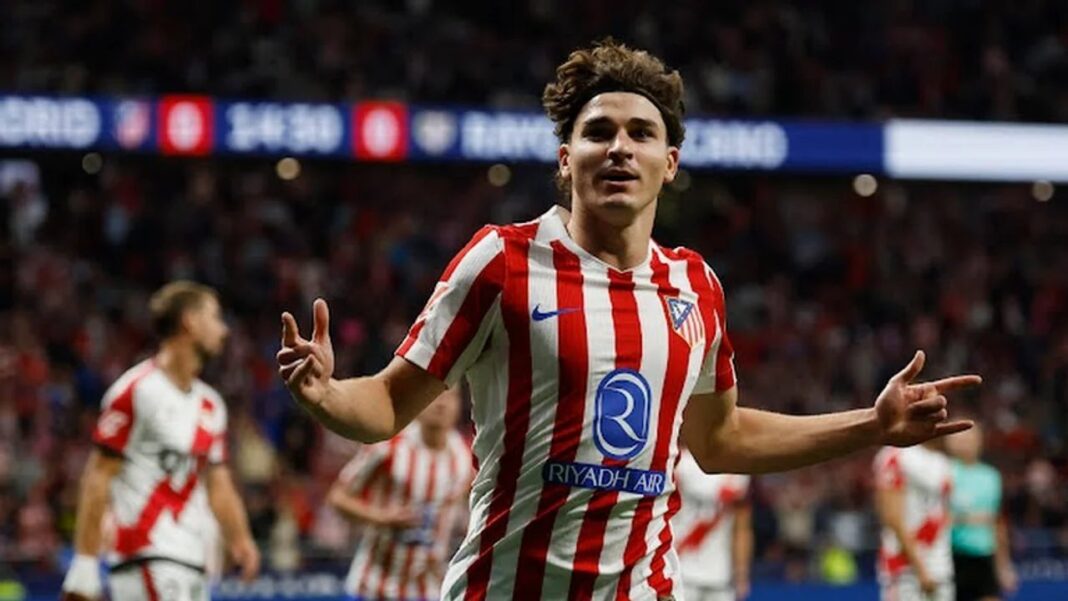 Julián Álvarez con la camiseta del Atlético de Madrid