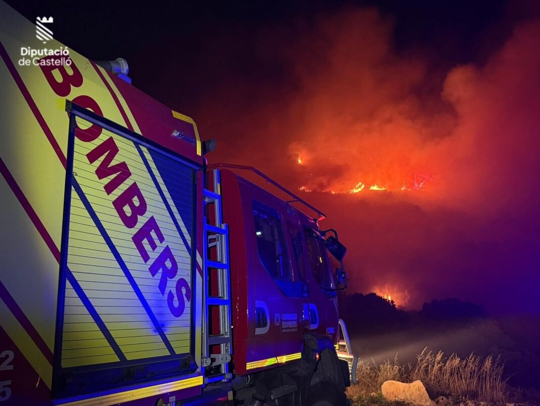 Operativo de extinción de incendios forestales en Castellón