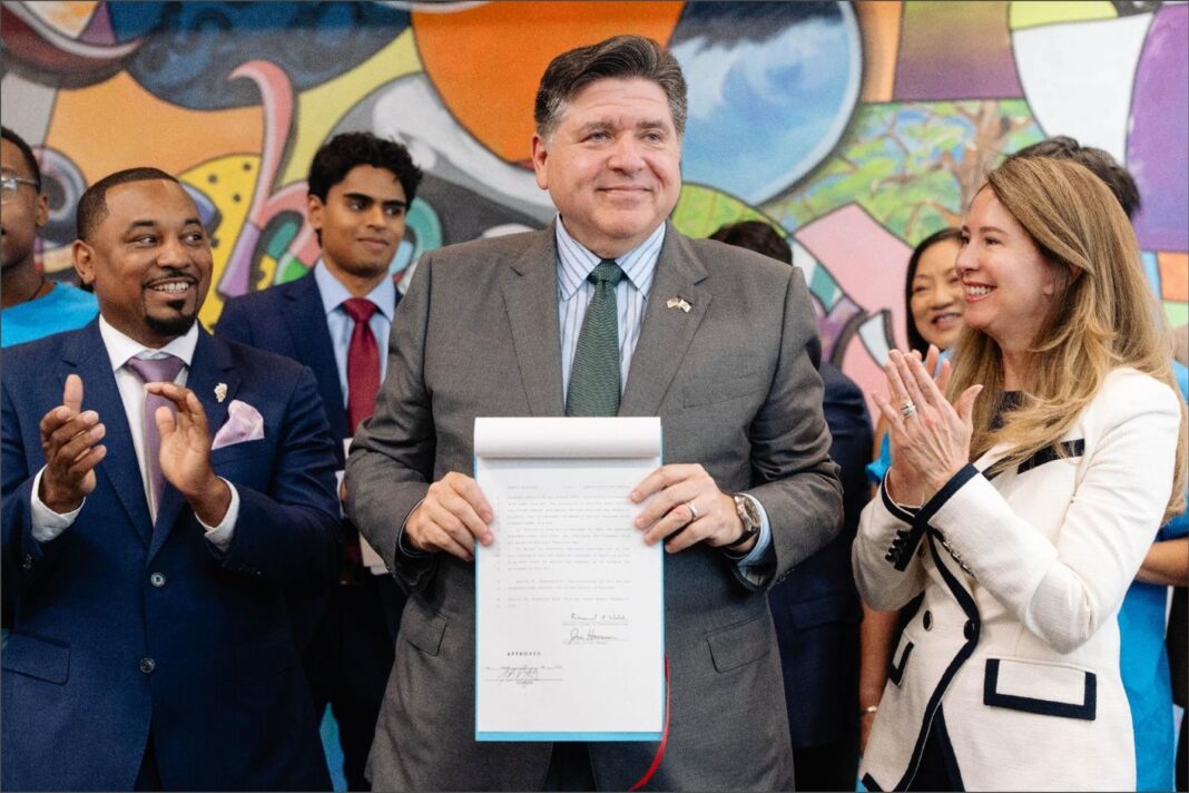 Útiles escolares y formulario de impuestos de Illinois