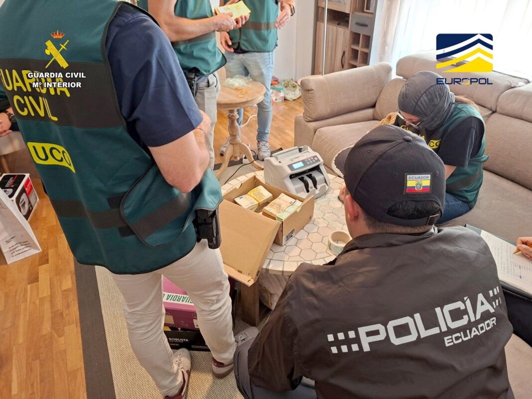 Operativo policial de la Guardia Civil con cocaína incautada