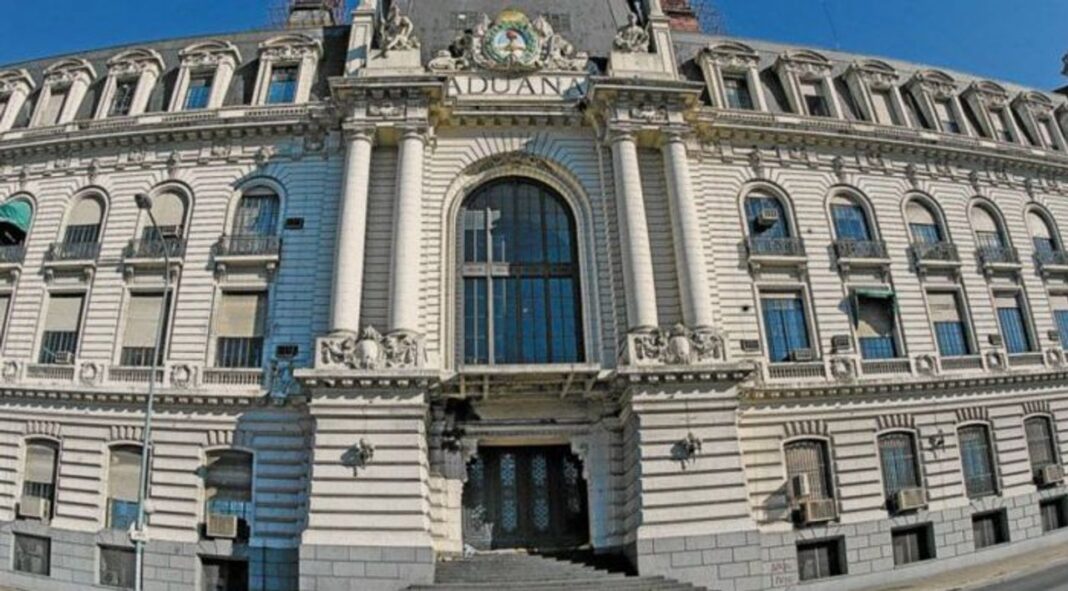 Fachada de la Dirección General de Aduanas en Buenos Aires