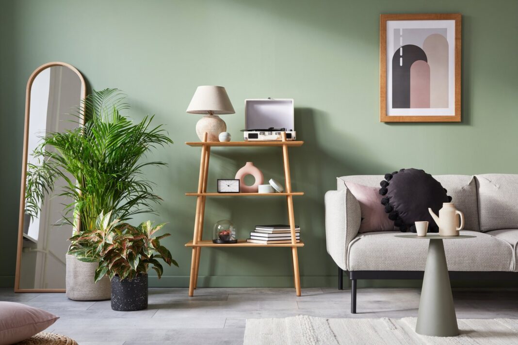Interior de una vivienda ordenada al estilo escandinavo