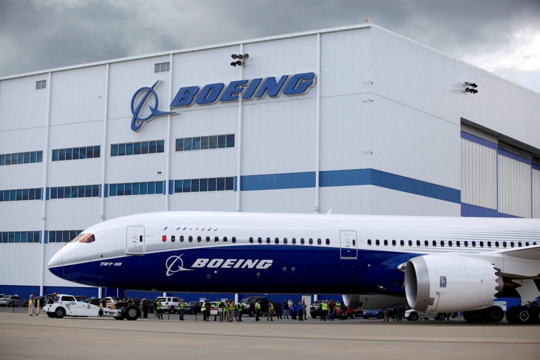 Avión Boeing 787 Dreamliner en vuelo