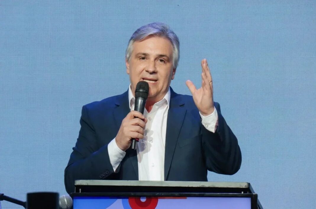 Martín Llaryora anunciando el plan Alivio cordobés