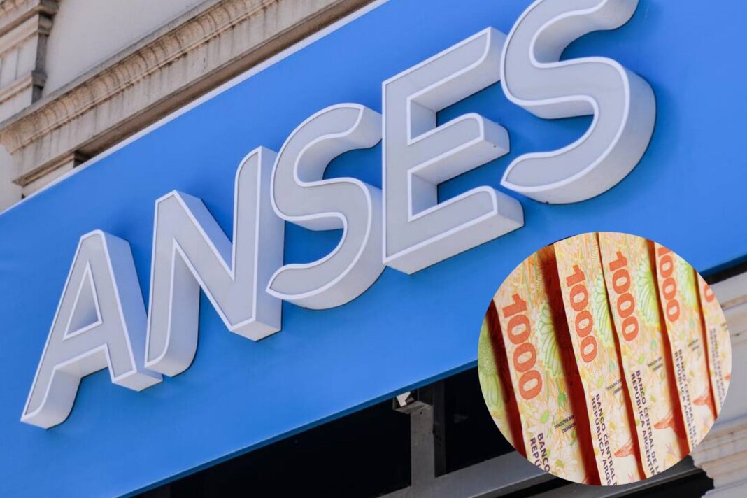 Personas mayores en una oficina de Anses