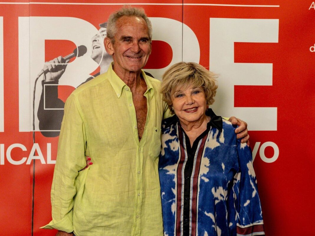 Karina y Carlos Manuel Díaz en la alfombra roja del estreno de Melomans, Libre