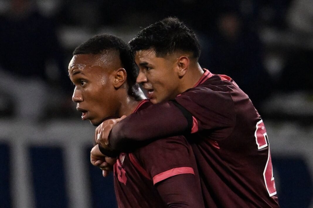 Yoshan Valois celebra un gol con Lanús ante Talleres