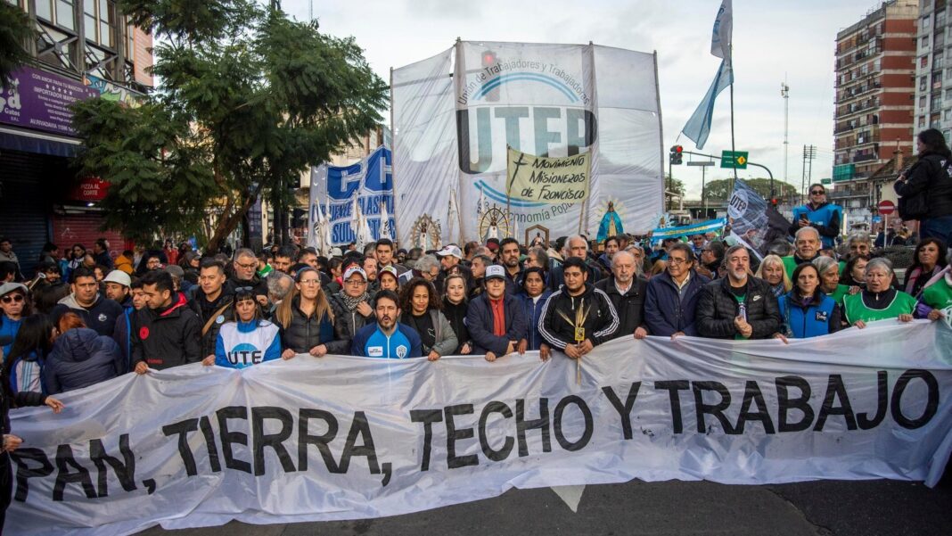 Marcha de San Cayetano hacia Plaza de Mayo