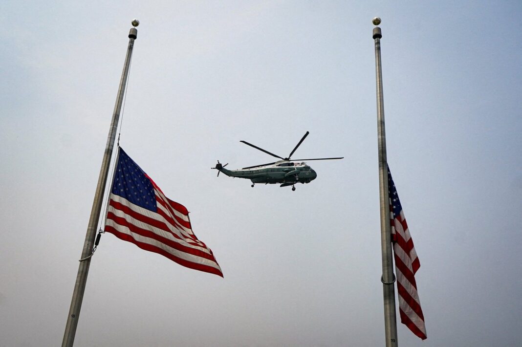 Helicóptero Marine One en vuelo cerca del Aeropuerto Nacional Ronald Reagan