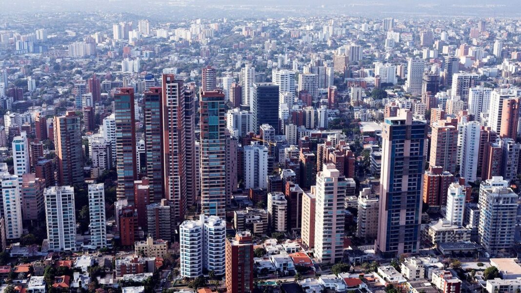 Vista de Barranquilla con cielo nublado