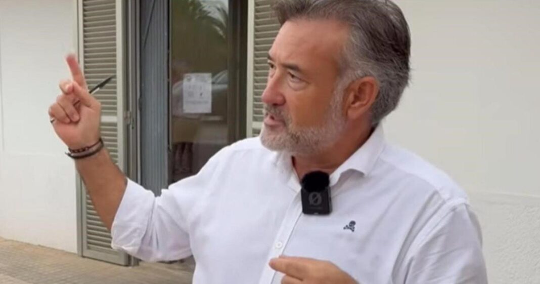 Gasolinera en Mallorca con surtidores de combustible