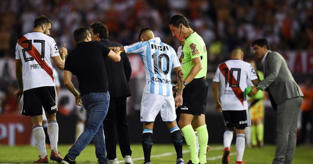 Ricardo Centurión durante un partido de fútbol