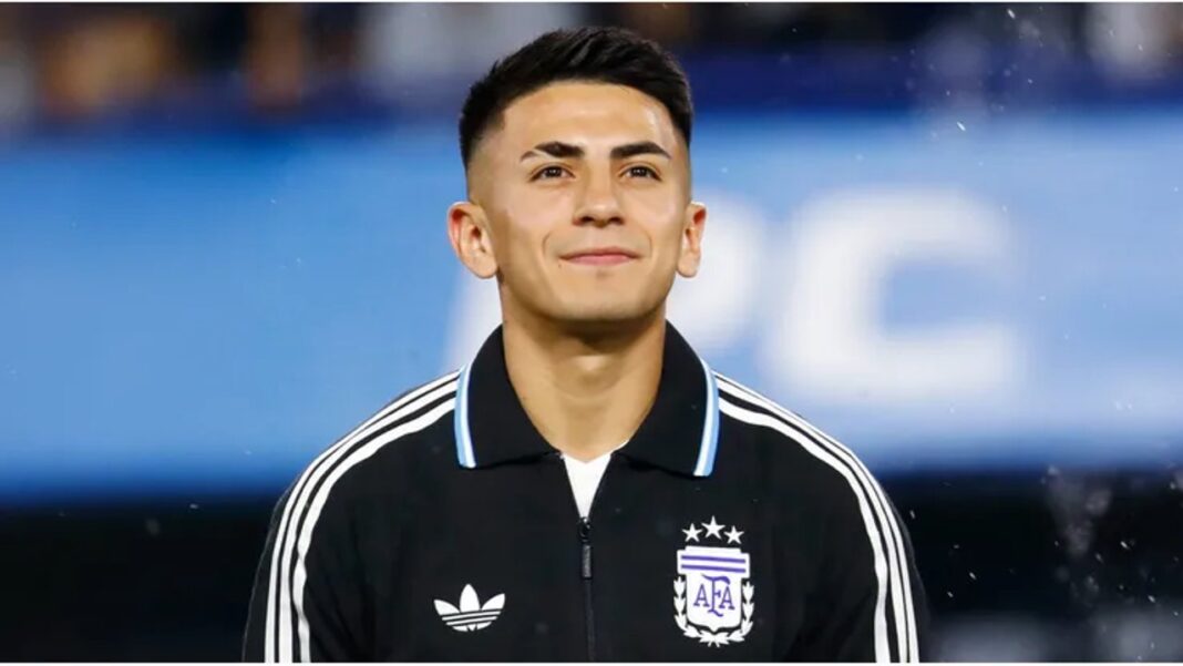 Thiago Almada con la camiseta de River Plate