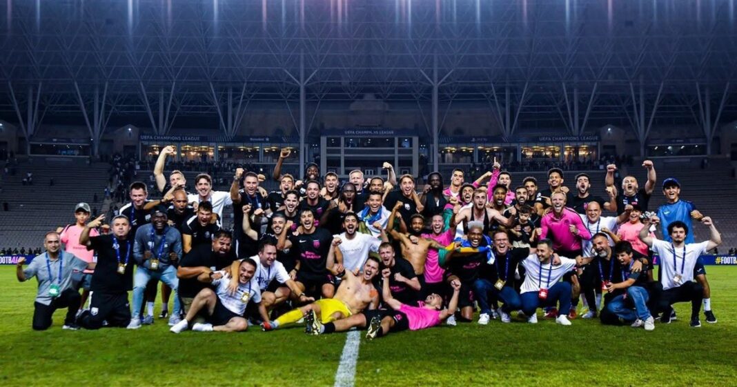 Jugadores del Sabah FK celebrando la clasificación a la Champions League