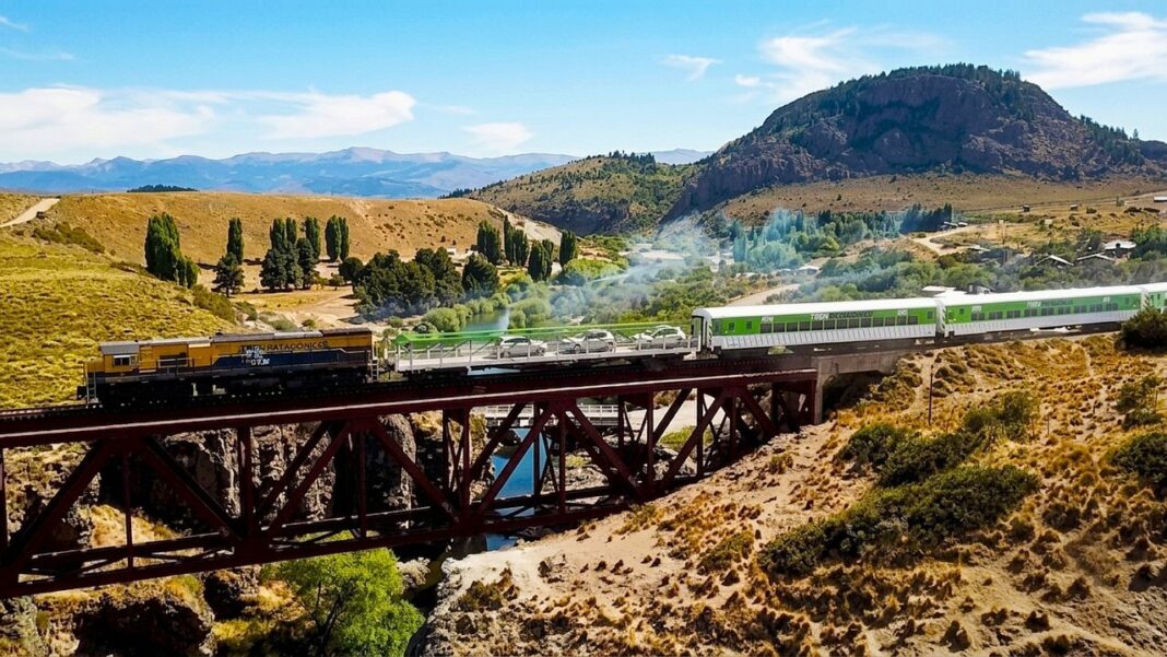 Tren Patagónico en la estepa rionegrina