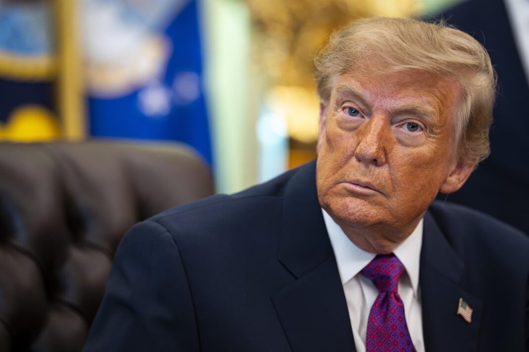 Donald Trump anunciando el uso de petróleo venezolano para llenar reservas estratégicas