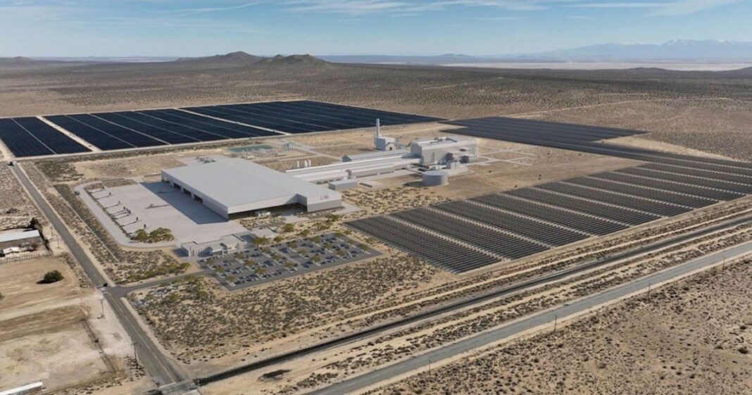 Paneles solares en el desierto de Mojave, cerca de la Edwards Air Force Base