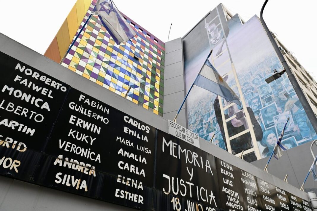 Fachada de la sede de la AMIA en la Ciudad de Buenos Aires