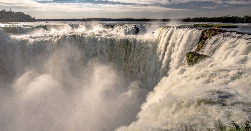 Vista de la Garganta del Diablo en las Cataratas del Iguazú