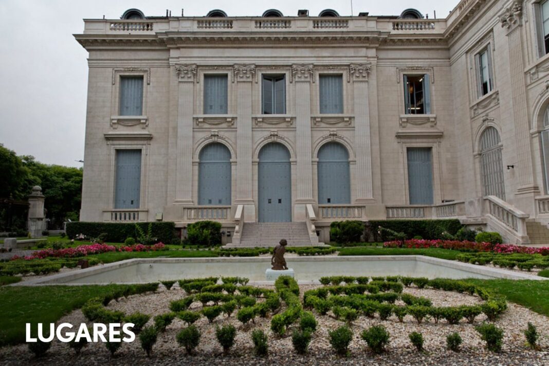 Dormitorio restaurado de Josefina de Alvear en el Palacio Errázuriz