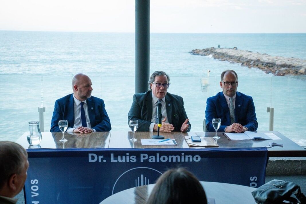 Abogados en una reunión de la lista Abogacía por la Libertad