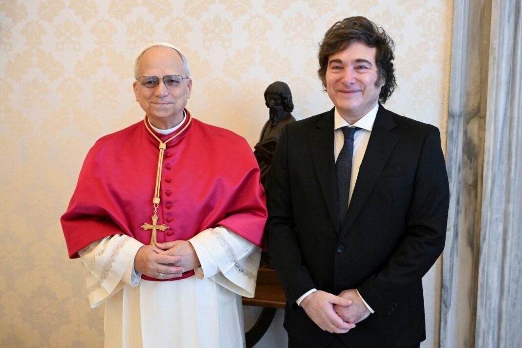 El papa León XIV durante una visita oficial