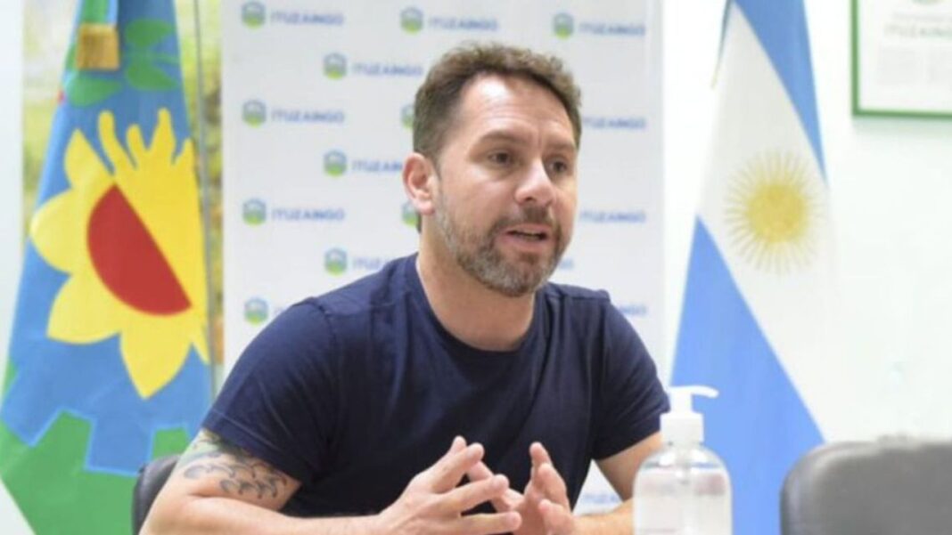 Trabajadores municipales de Ituzaingó movilizándose hacia el palacio municipal