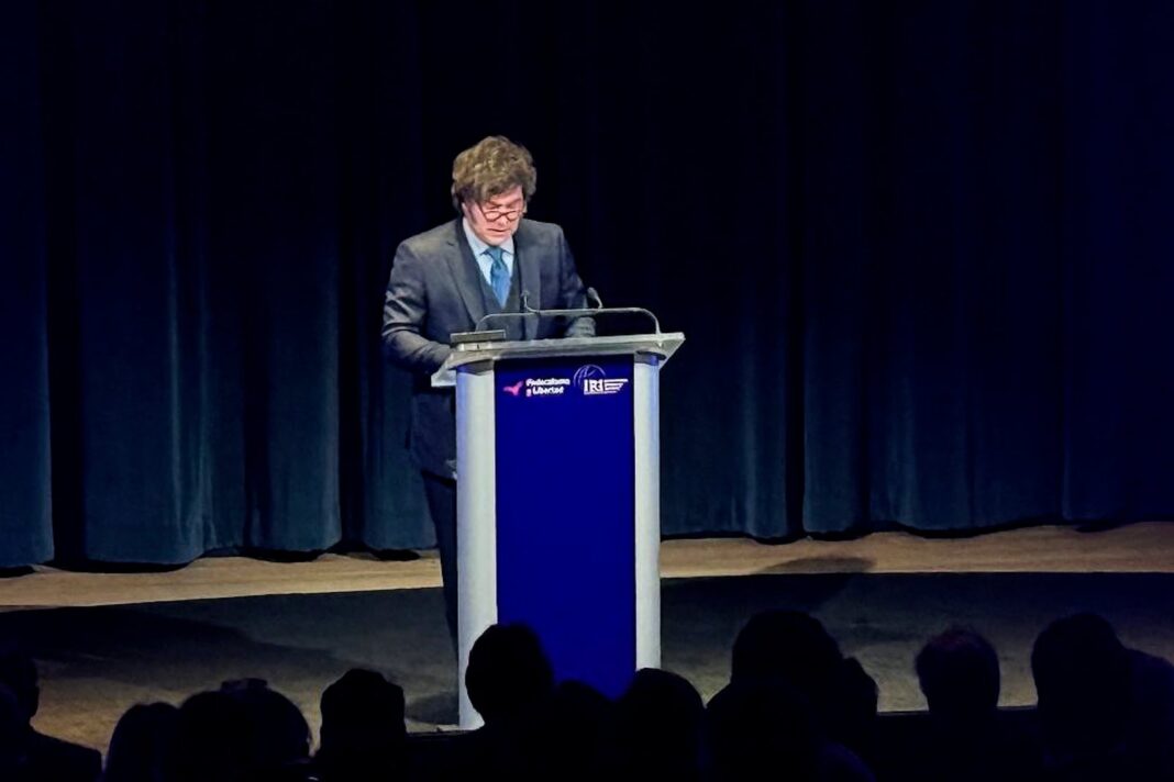 Javier Milei durante su conferencia en la sede del Citibank en Nueva York