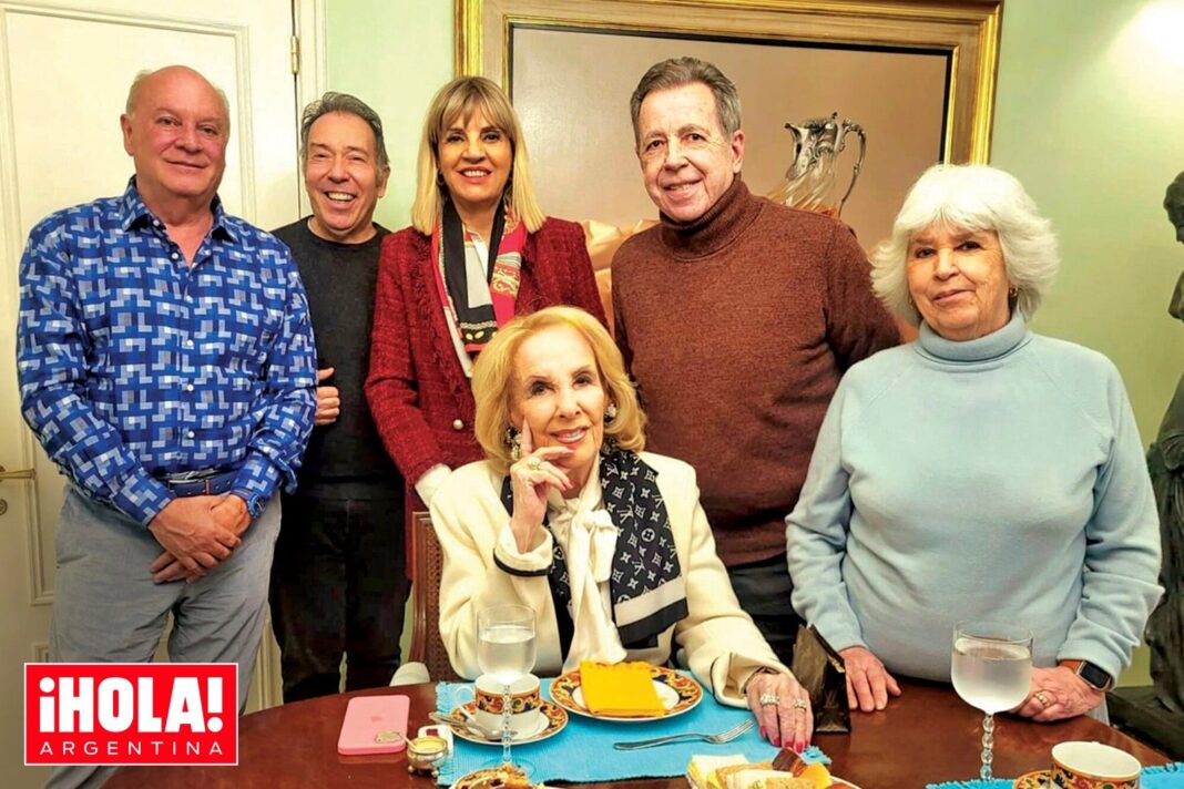 Mirtha Legrand junto a sus amigos en el té de los domingos