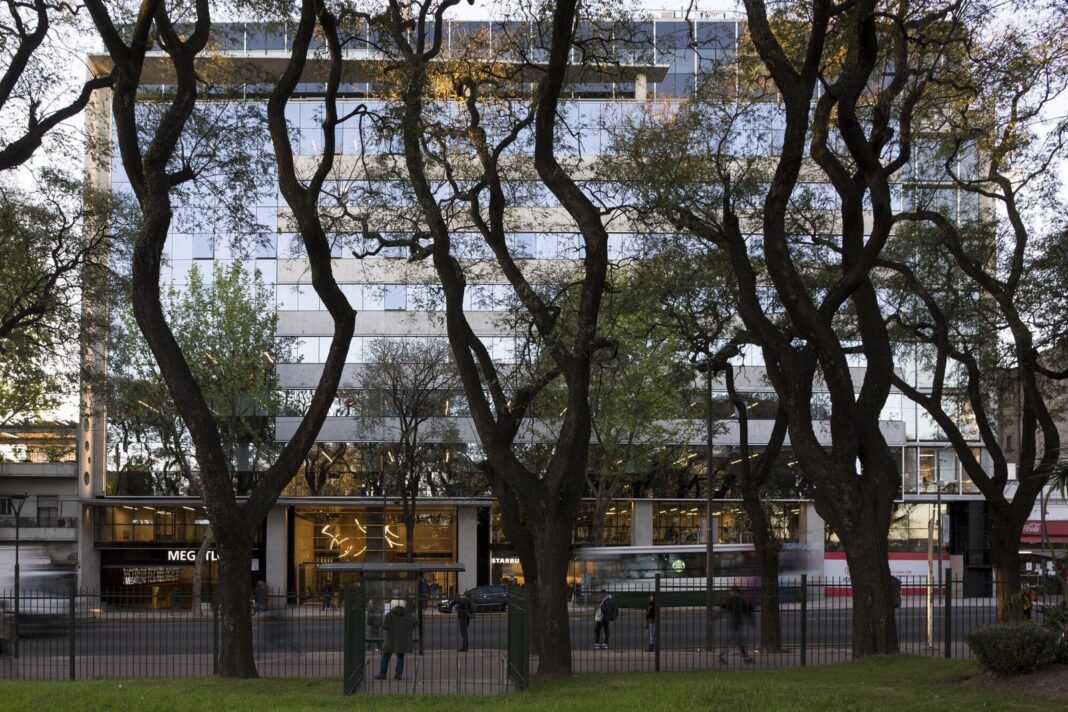 Vista de edificios en el barrio de Parque Patricios, Ciudad de Buenos Aires