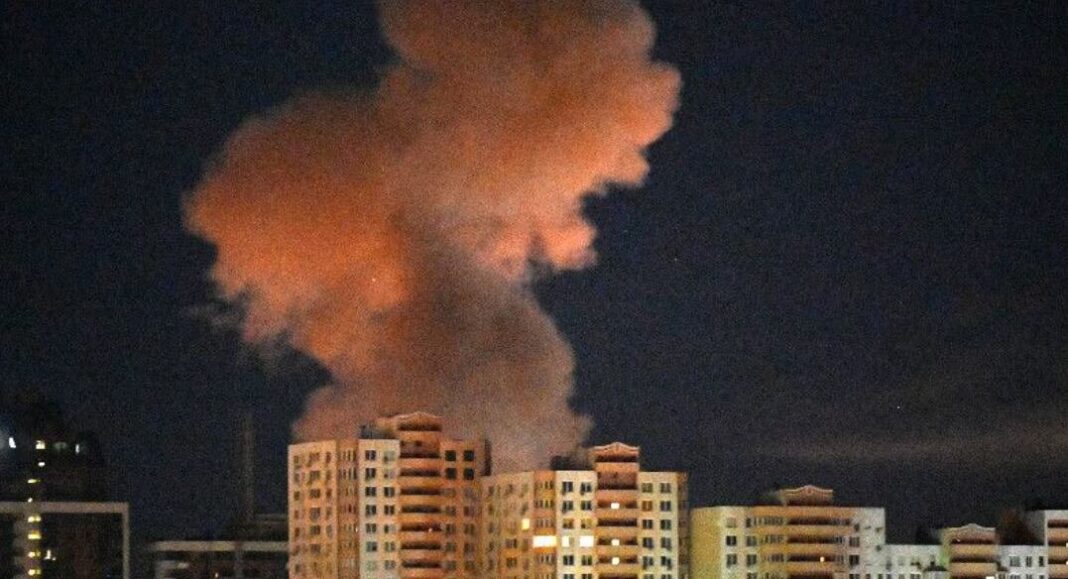 Vista de daños en edificios de Kiev tras ataque aéreo ruso