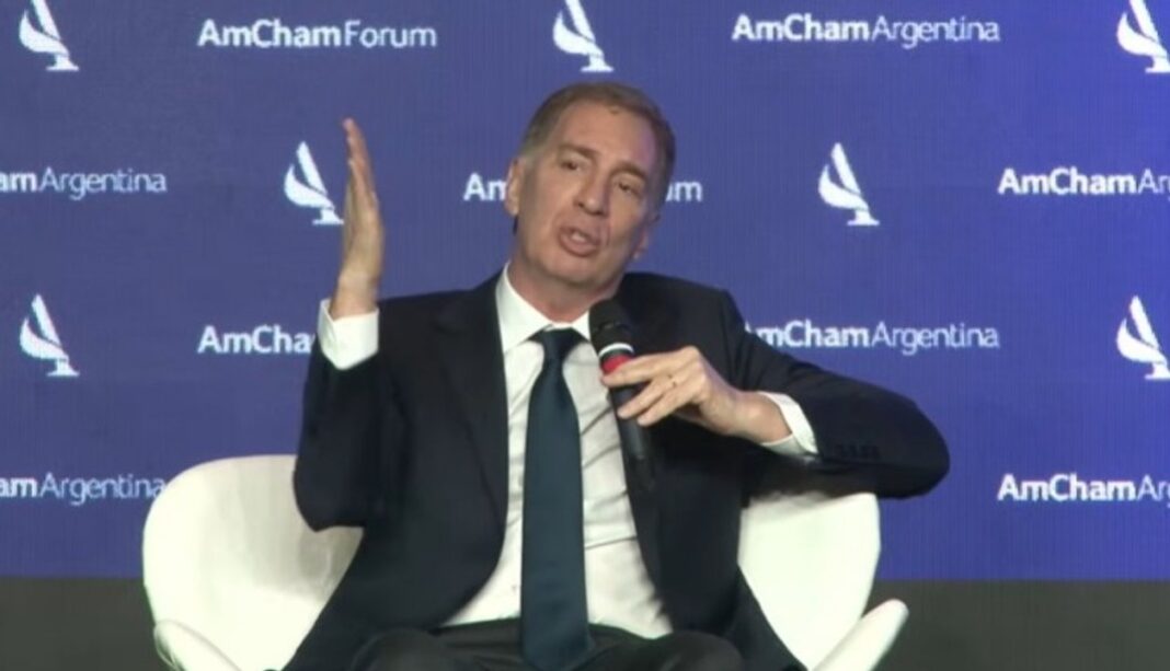 Diego Santilli, jefe de Gabinete de la Nación, durante su exposición en la AmCham Summit 2026