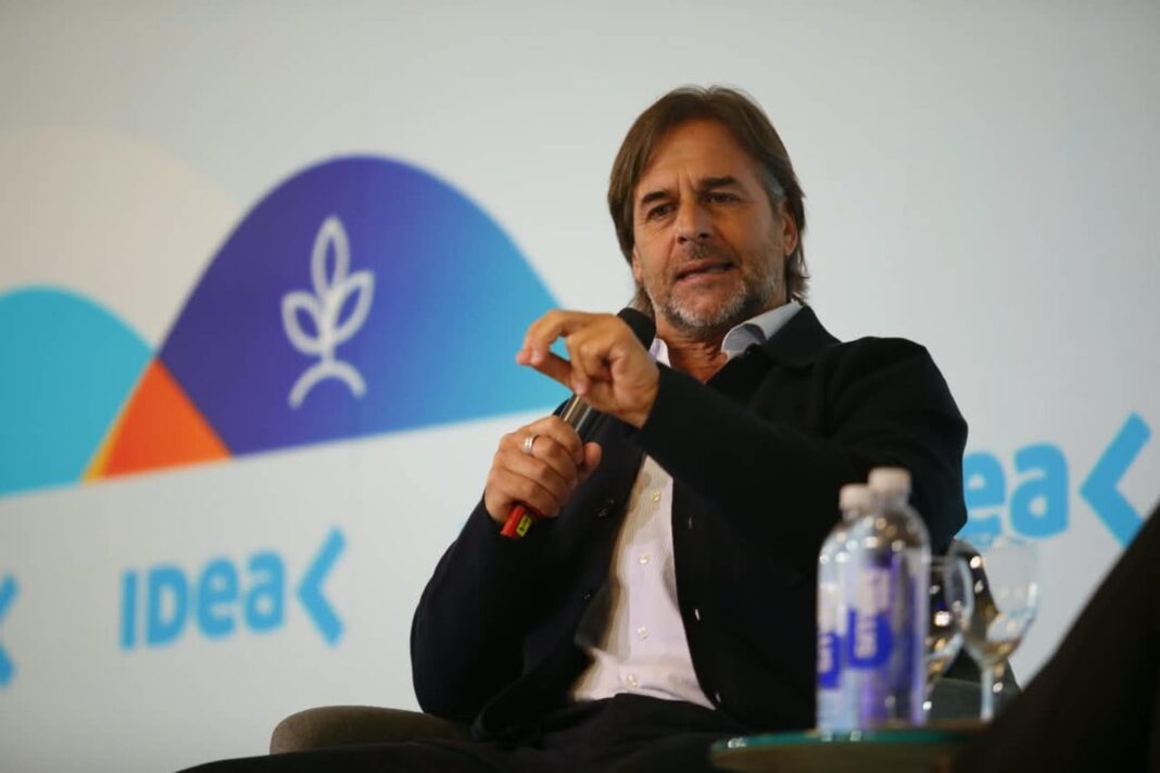 Luis Lacalle Pou durante su exposición en el Coloquio de IDEA en Mar del Plata