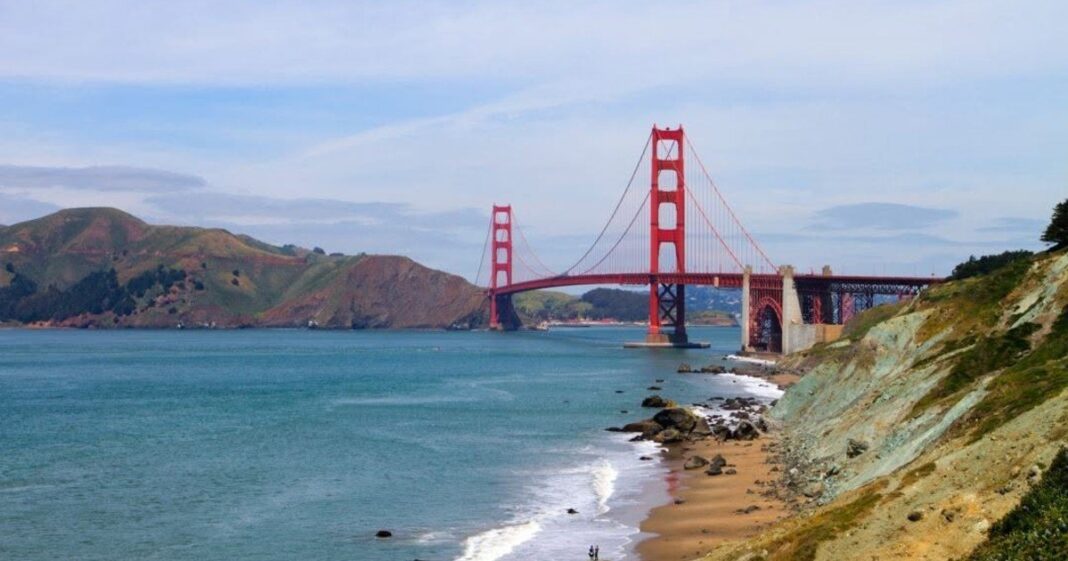 Vista del sendero Marincello en Marin Headlands, California